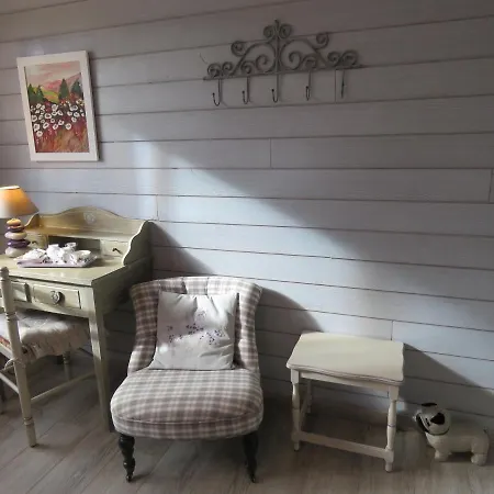 D'hote & Roulotte Ty Pastel 2*